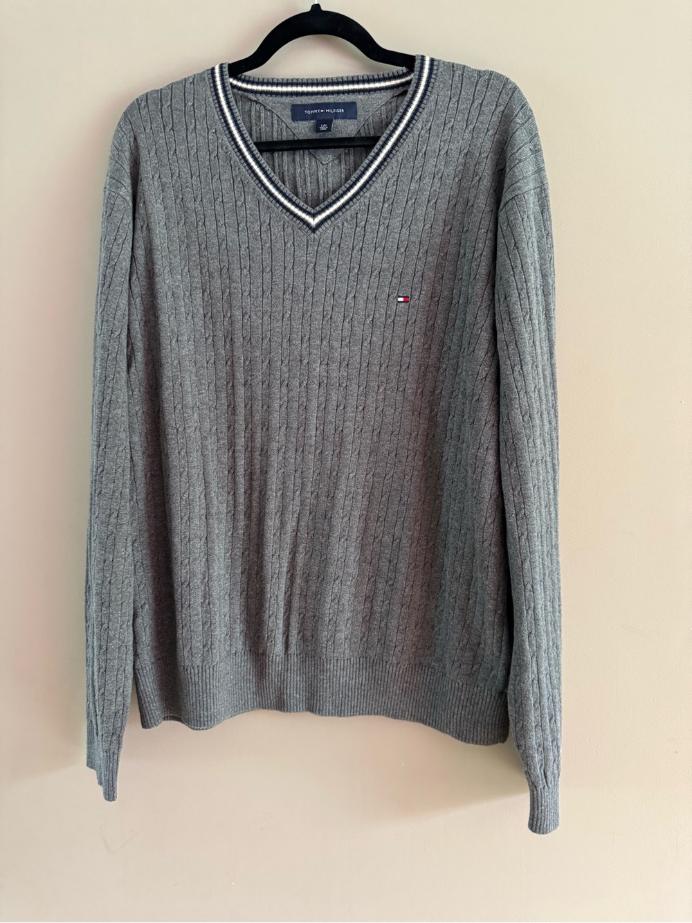 Tommy Hilfiger Men's Gray V-Neck Cable Knit Sweater with Contrast Trim